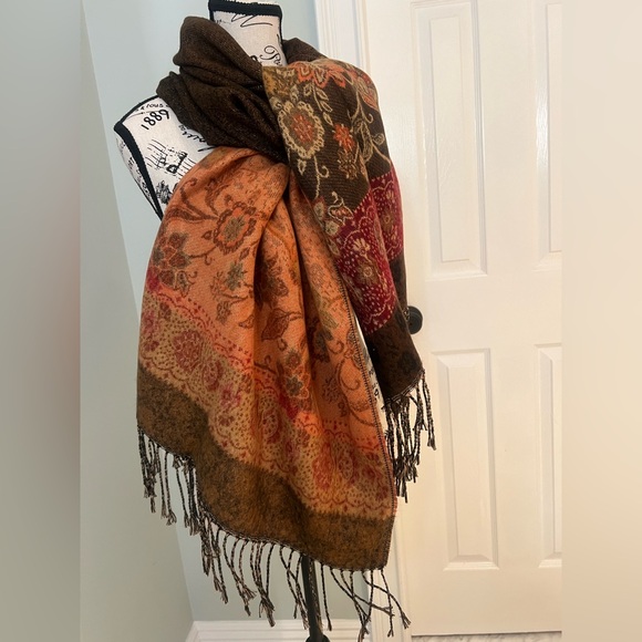 NWOT Large Brown and Orange Pattern Scarf with Fringe | OS - Picture 3 of 8